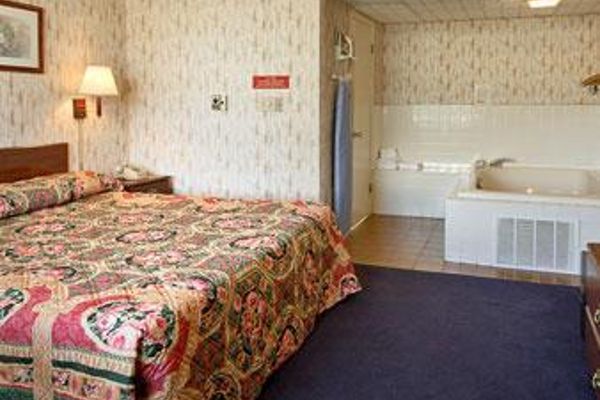SUPER 8 MOTEL - ERIE DOWNTOWN (Erie)